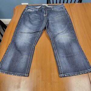 Maurices Distressed Capri pants with flap pockets size 13/14